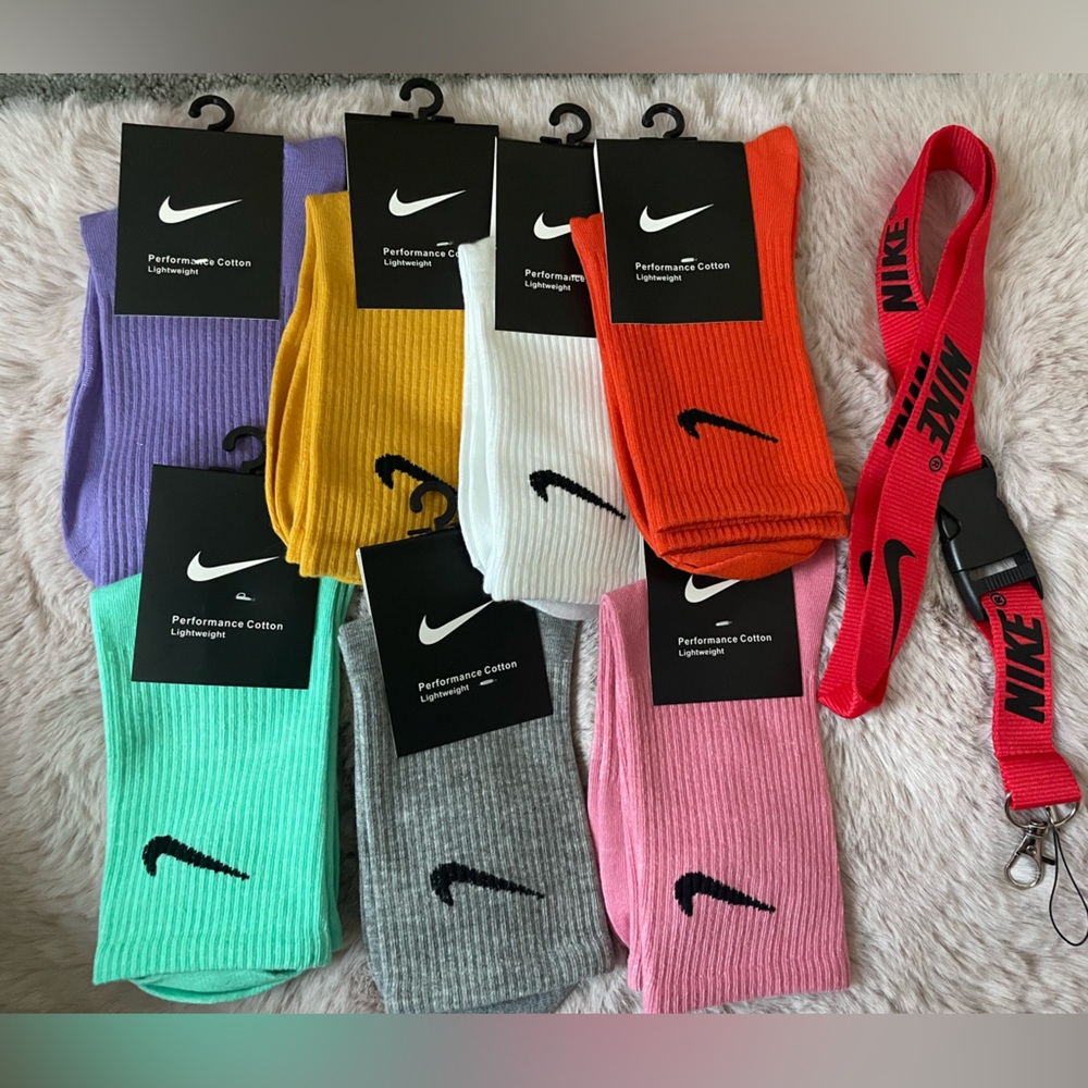 NIKE SOCKS & LANYARD